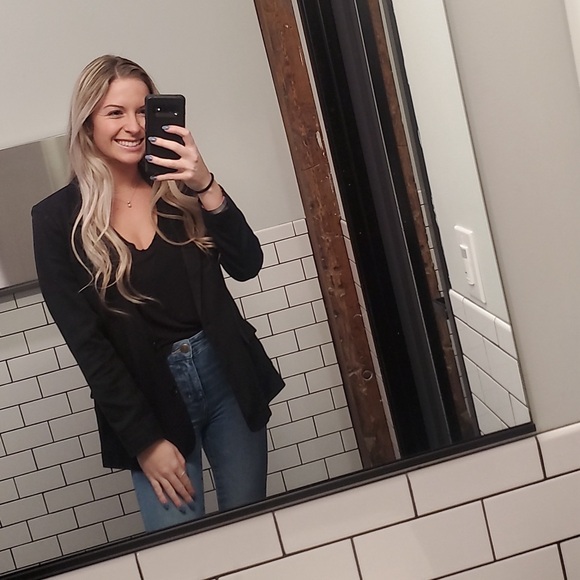 Meet your Posher, Paige - Picture 2 of 3